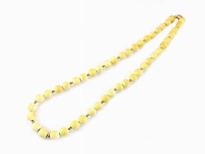 Collana in Avorio con Intercalari e Fermezza in Oro Giallo
