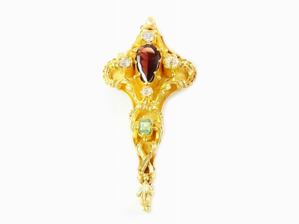 Spilla in oro giallo con diamanti, smeraldo e granato almandino