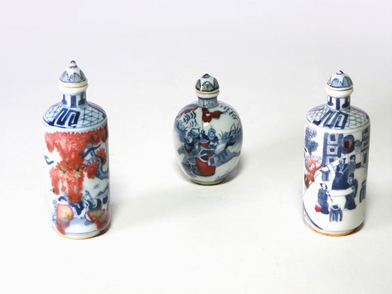 Tre Snuff Bottles in Porcellana