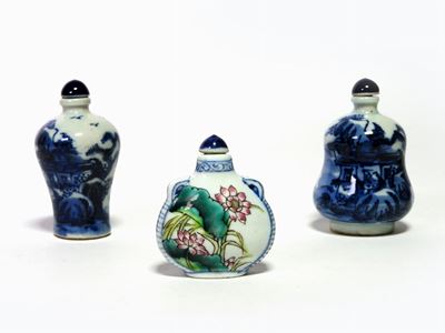 Tre Snuff Bottles in Porcellana