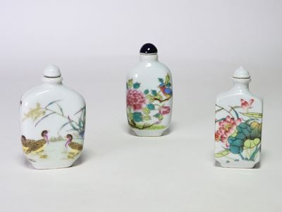 Tre Snuff Bottles in Porcellana