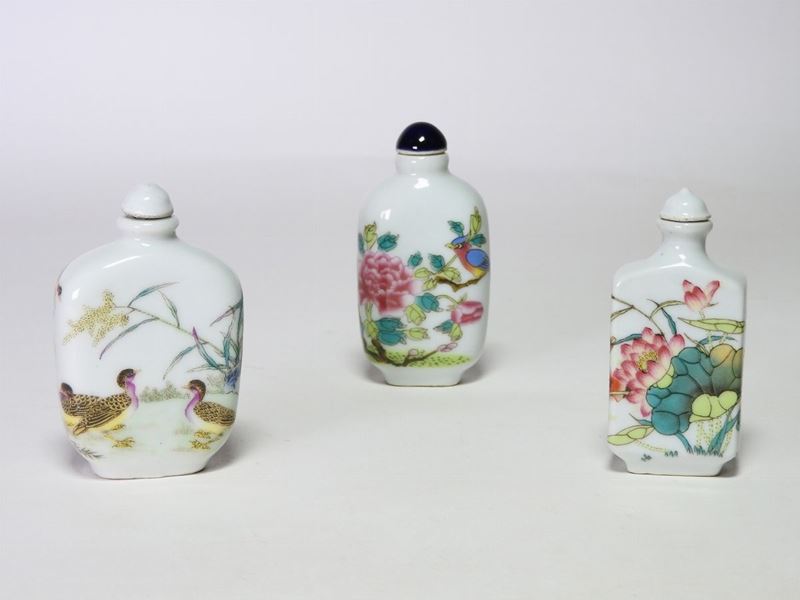 Tre Snuff Bottles in Porcellana