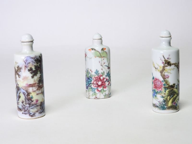 Tre Snuff Bottles in Porcellana