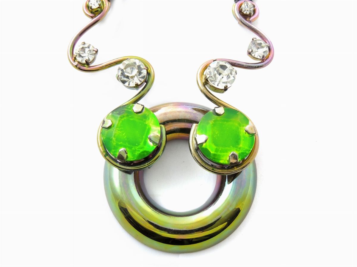 Collana in Metallo Irridescente, Vetro e Strass, Sharra Pagano
