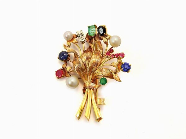 Spilla in oro giallo, diamanti, perle coltivate Akoya, smeraldi, zaffiri e rubini