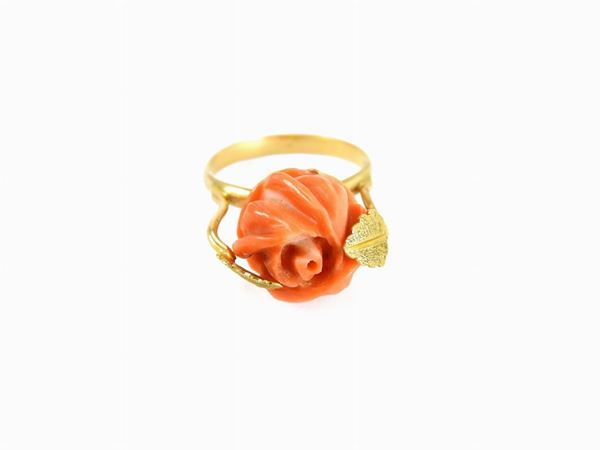 Yellow gold ring with orange red coral