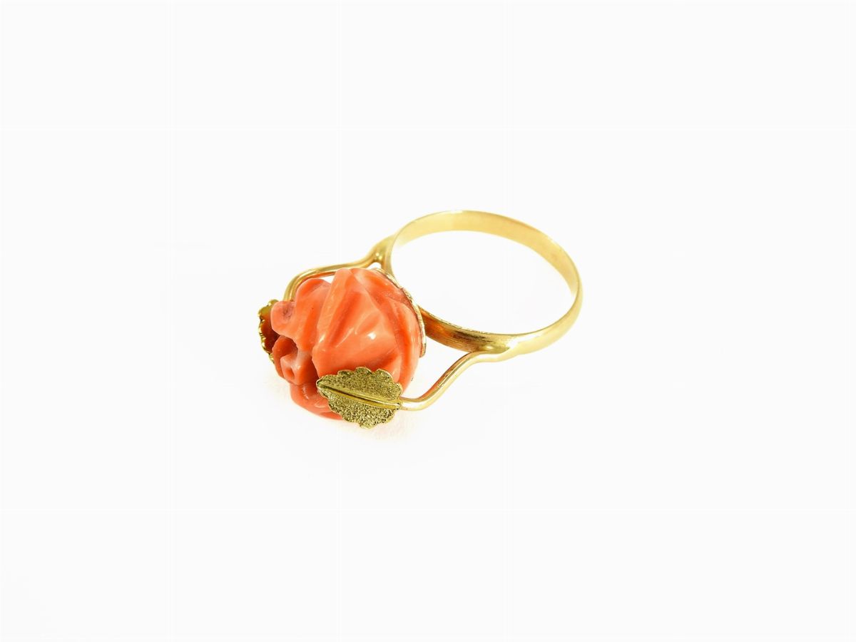 Anello in Oro Giallo e Corallo Rosso Arancio
