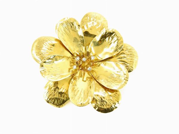 Yellow gold brooch with diamonds