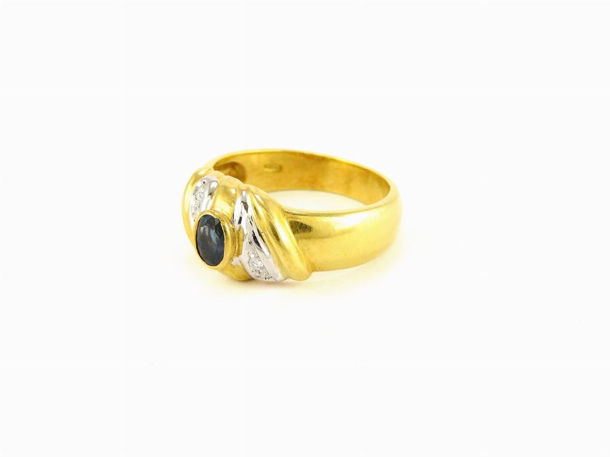 Anello in Oro Giallo, Diamanti e Zaffiro