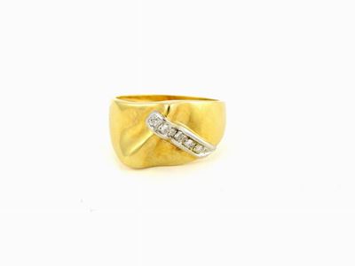 Anello a Fascia in Oro Giallo con Diamanti