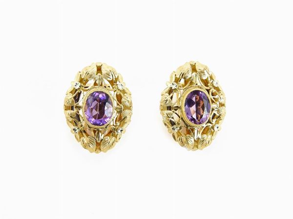 Yellow gold earrings with amethyst quartzes