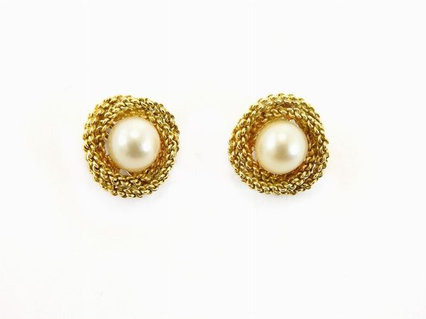Yellow gold earrings with Akoya cultured pearls