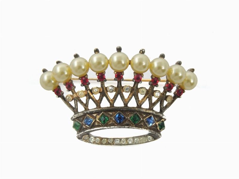 Spilla a Corona in Dorato, Perle Simulate e Strass, Trifari