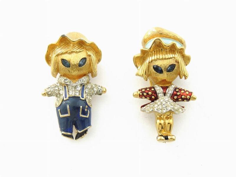 Due Spille Figurative in Metallo Dorato, Smalto e Strass, Jomaz