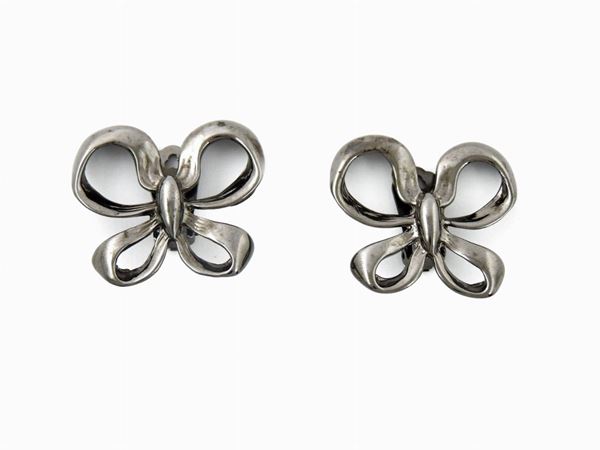 Paio di orecchini in metallo grigio, Yves Saint Laurent