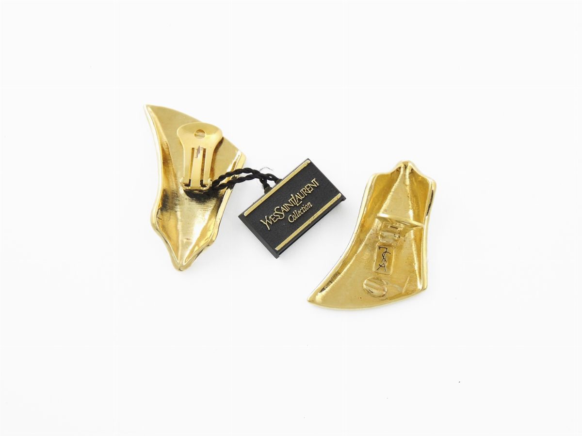 Paio di Orecchini in Metallo Dorato e Strass, Yves Saint Laurent