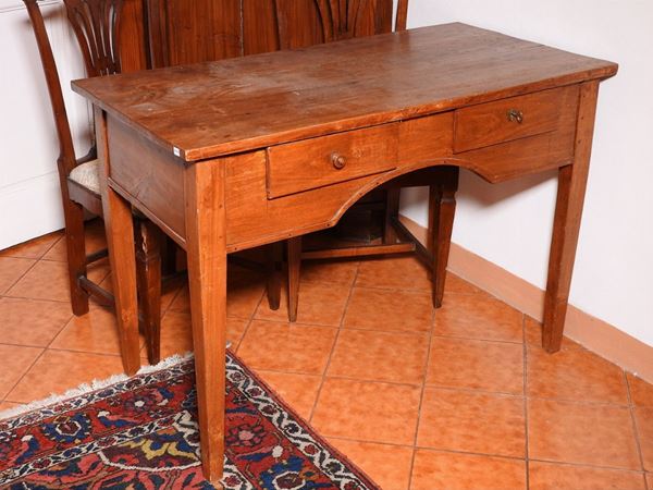 A Walnut Desk Table  (18th/19th Century)  - Auction House-Sale: Furniture, Old Master Paintings and Jewels from florentine house. - II - Maison Bibelot - Casa d'Aste Firenze - Milano