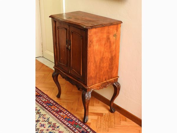 A Small Walnut Cabinet  - Auction House-Sale: Furniture, Old Master Paintings and Jewels from florentine house. - II - Maison Bibelot - Casa d'Aste Firenze - Milano