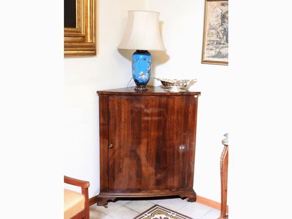 A Walnut Veneered Corner Cabinet  - Auction House-Sale: Furniture, Old Master Paintings and Jewels from florentine house. - II - Maison Bibelot - Casa d'Aste Firenze - Milano