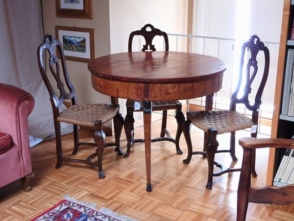 A Cherrywood Veneered Round Table