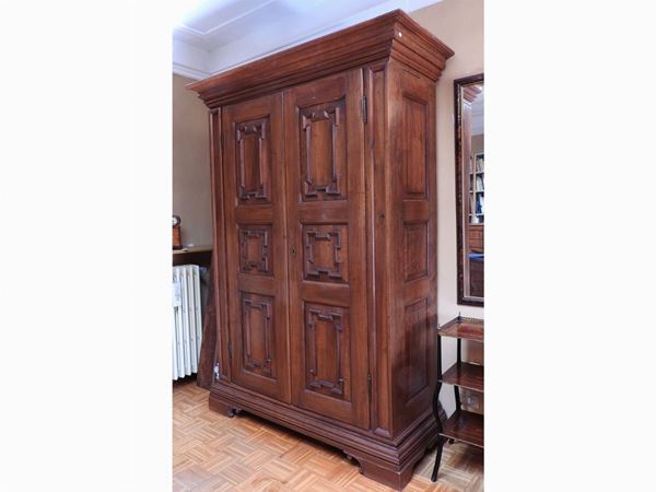 A Walnut Wardrobe  (late 17th/early 18th Century)  - Auction House-Sale: Furniture, Old Master Paintings and Jewels from florentine house. - II - Maison Bibelot - Casa d'Aste Firenze - Milano