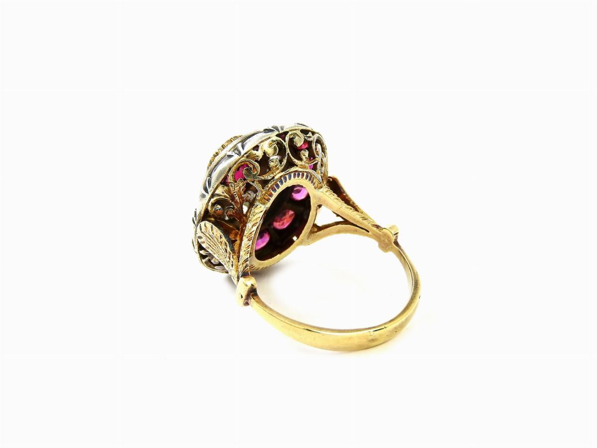 Anello a Margherita in Oro Giallo, Argento, Diamanti e Rubini