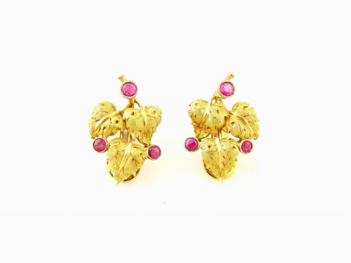 Demi Parure Collana e Orecchini in Oro Giallo Satinato, Ematite e Rubini