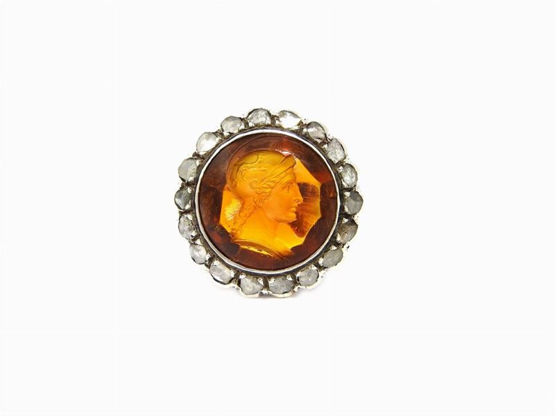 Anello a Margherita in Oro Giallo e Argento, Diamanti e Quarzo Fumé Inciso