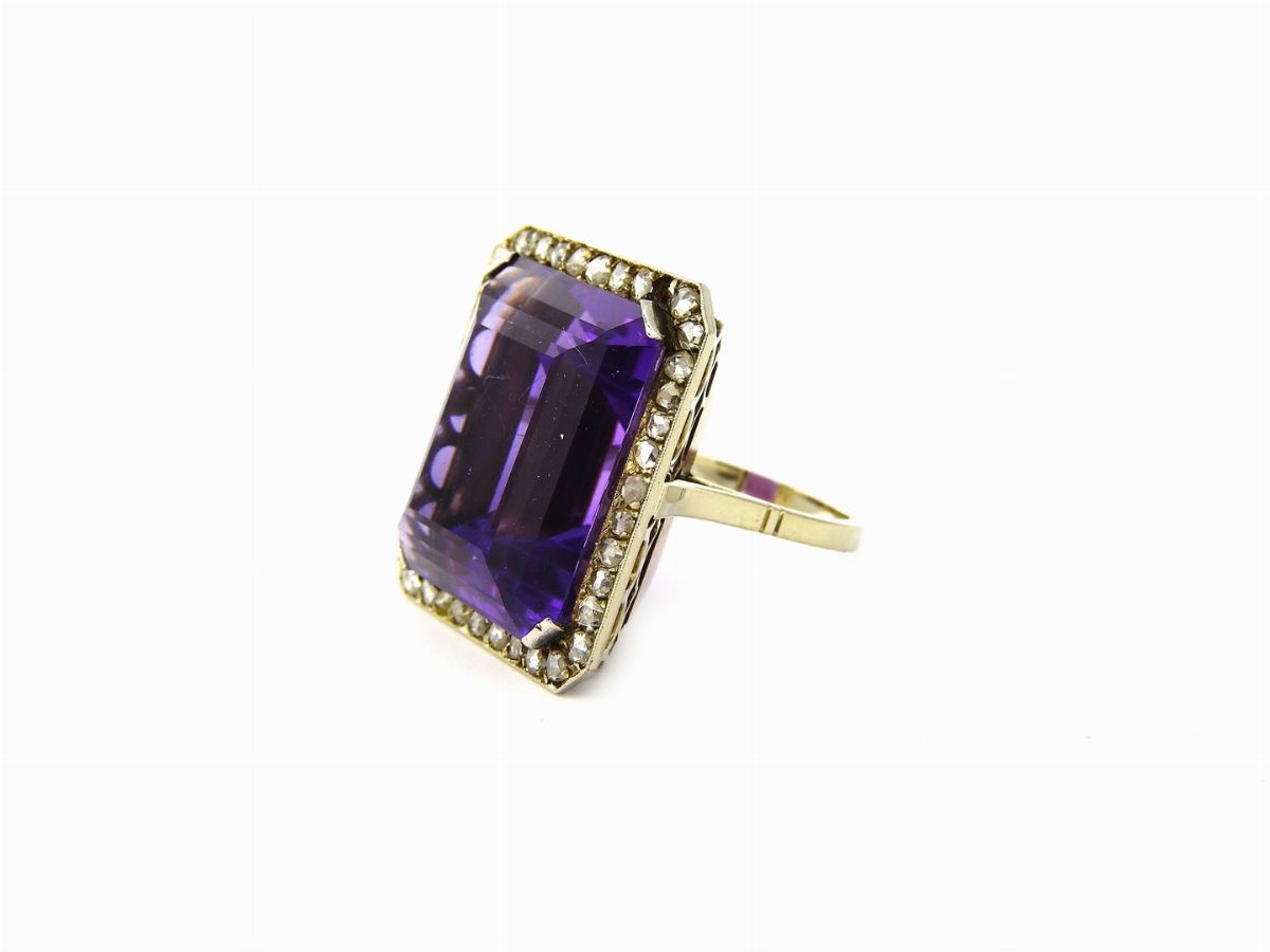 Anello in Oro Bianco, Diamanti e Grande Quarzo Ametista