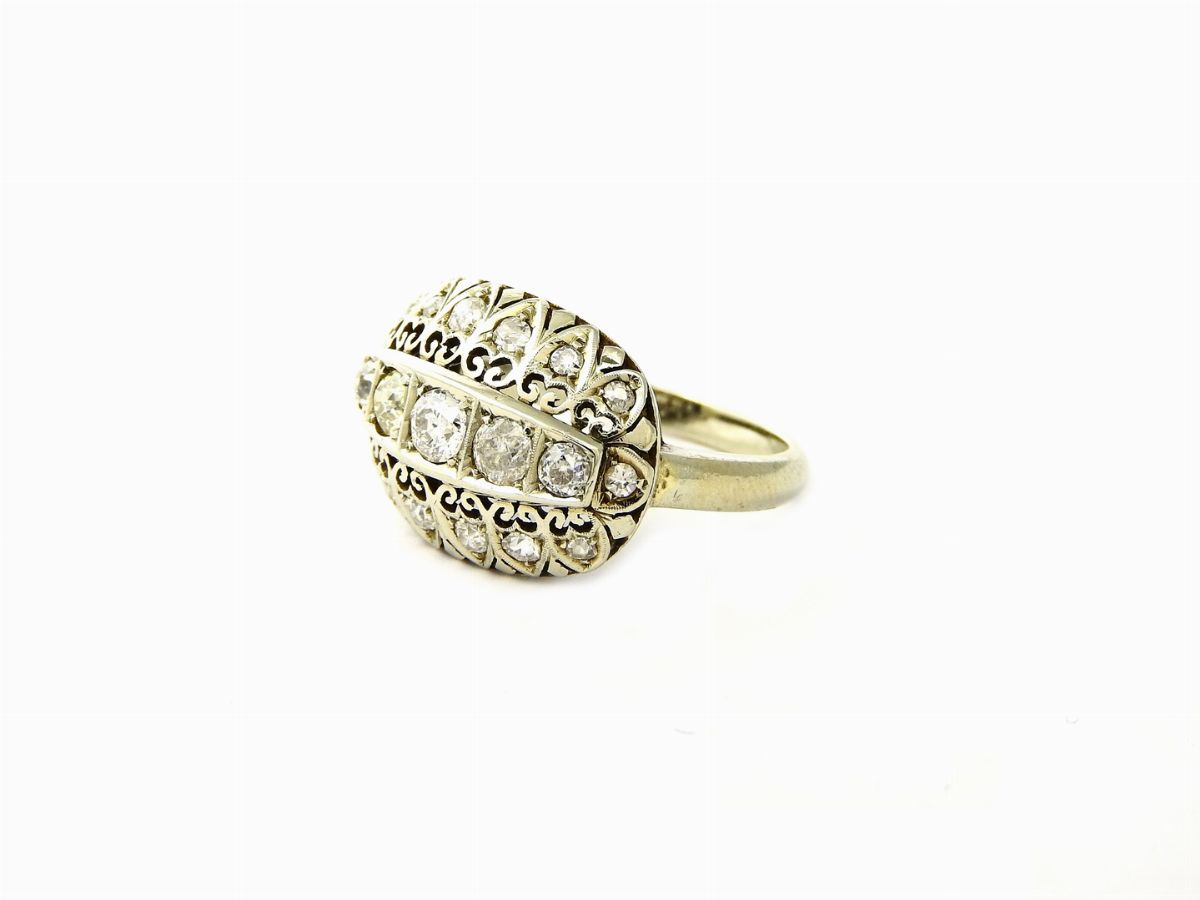 Anello a Tre Fasce in Oro Bianco e Diamanti