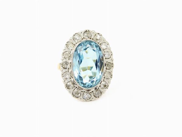 White and yellow gold daisy ring with diamonds and aquamarine