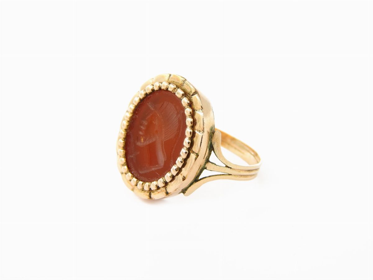 Anello in Oro Rosa a Bassa Lega con Corniola Incisa