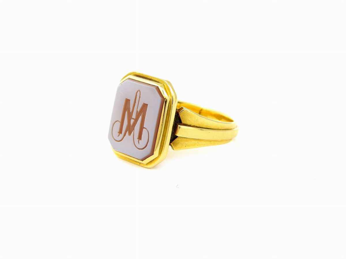 Anello a Sigillo in Oro Giallo con Agata Incisa