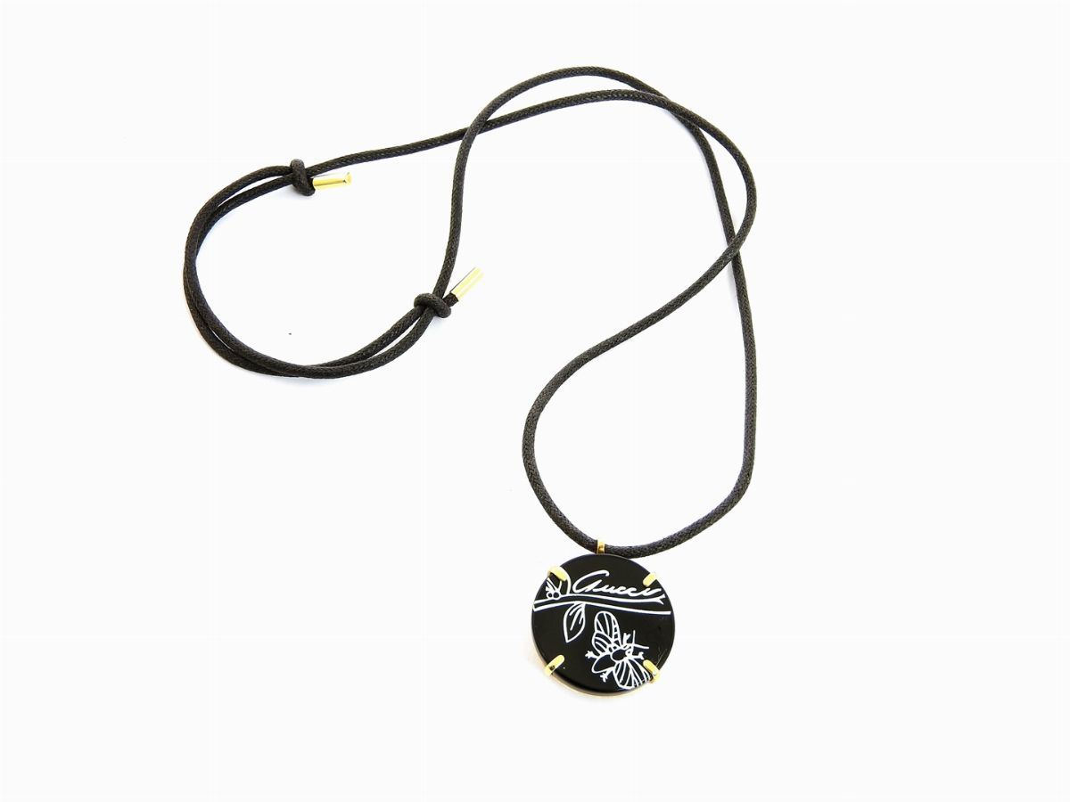 Girocollo Gucci in Cuoio e Oro Giallo con Pendente in Onice Inciso e Dipinto
