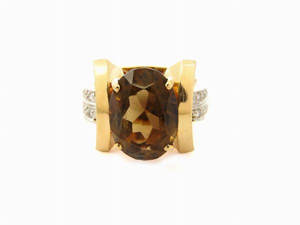 White and yellow gold ring with diamonds and smoky quartz