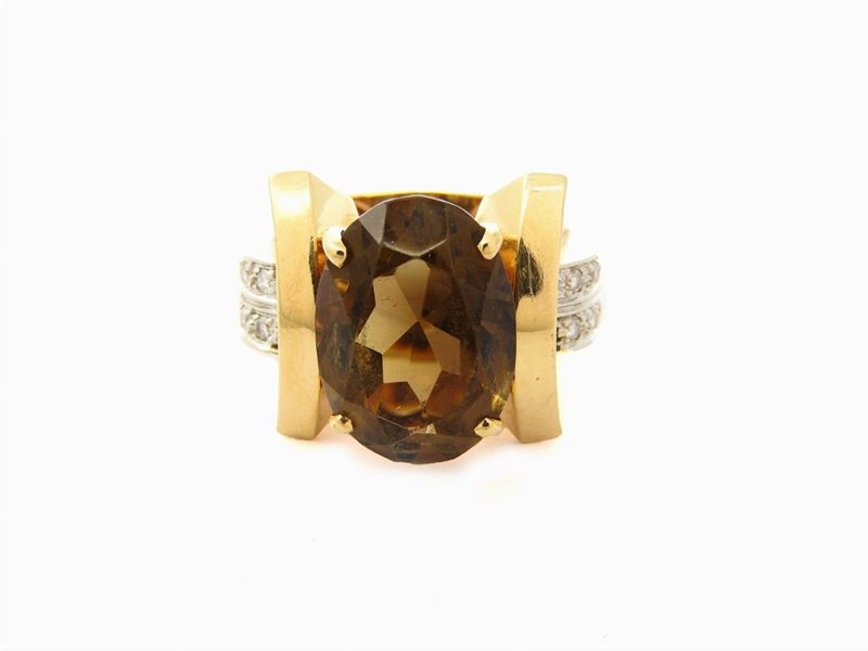 Anello in Oro Giallo e Bianco con Diamanti e Quarzo Fumé
