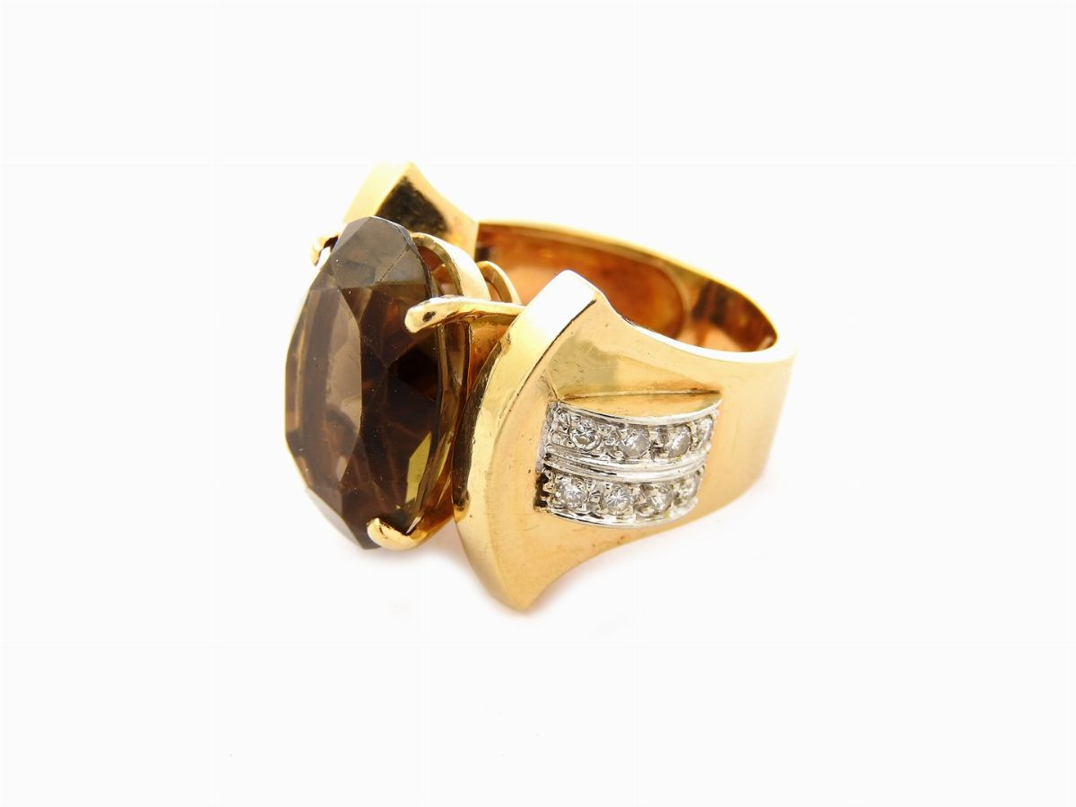 Anello in Oro Giallo e Bianco con Diamanti e Quarzo Fumé