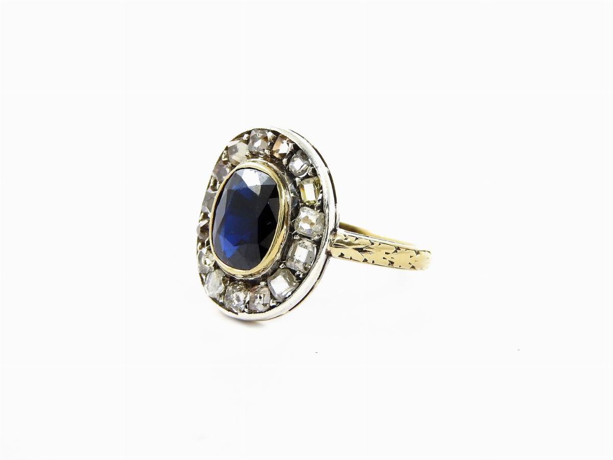 Anello a Margherita in Oro Giallo e Bianco con Diamanti e Zaffiro