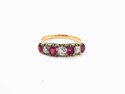 Anello in Oro Giallo con Diamanti e Rubini