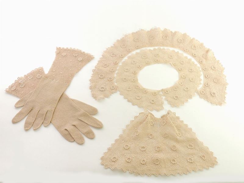 Lotto di Colletti e Guanti in Cotone Beige
