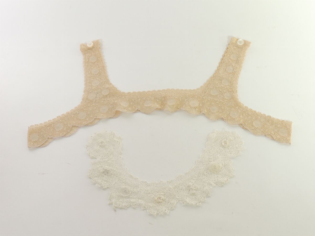 Lotto di Colletti e Guanti in Cotone Beige