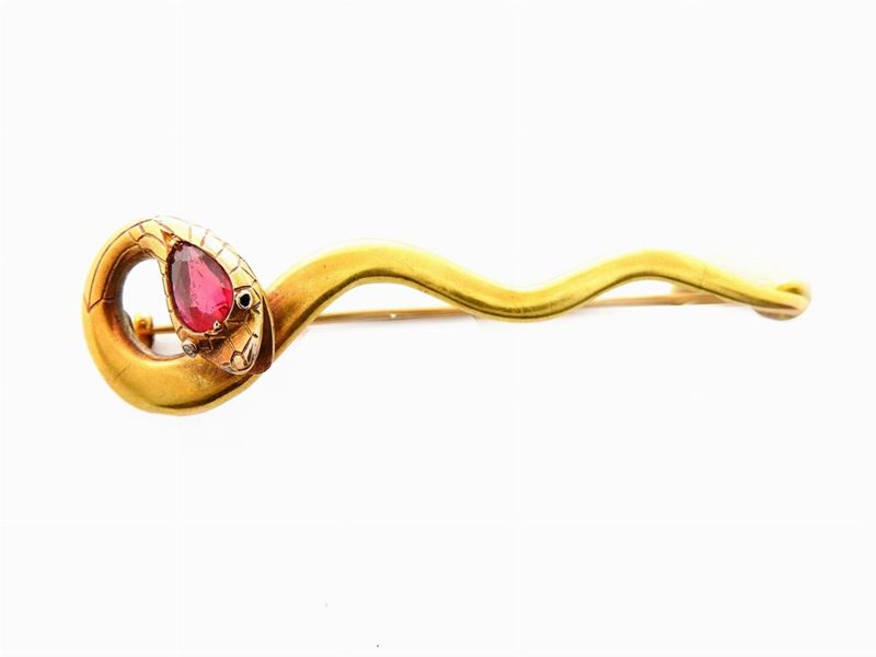 Spilla Animalier in Oro Giallo, Diamanti e Pasta Vitrea Rossa