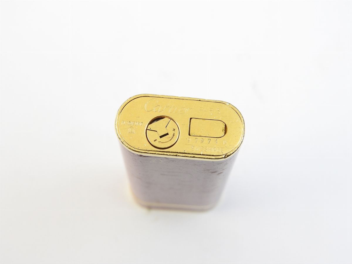 Accendino Cartier Placcato Oro Giallo e "lacque De Chine" Rosso Mattone