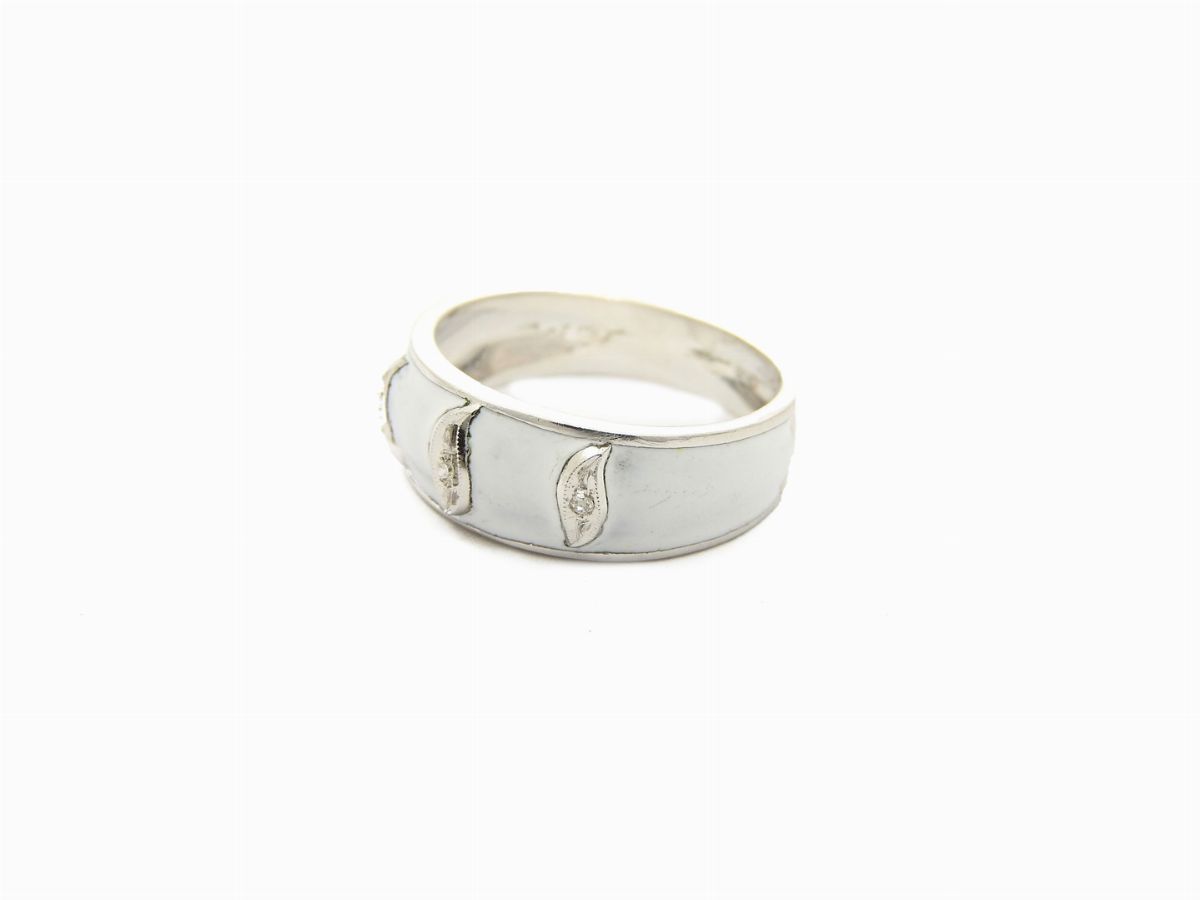 Anello a Fascia in Oro Bianco, Diamanti e Smalto