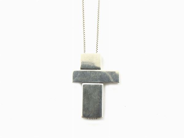 Small box links chain with silver Gucci modular cross
