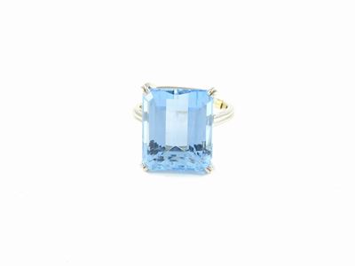 Anello in Platino con Acquamarina