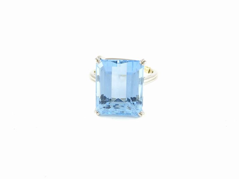 Anello in Platino con Acquamarina