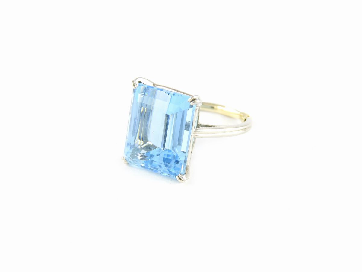 Anello in Platino con Acquamarina