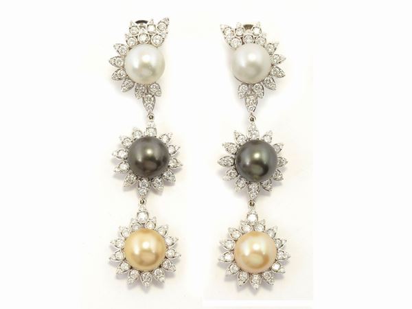 Orecchini pendenti in oro bianco, diamanti e perle South Sea vari colori