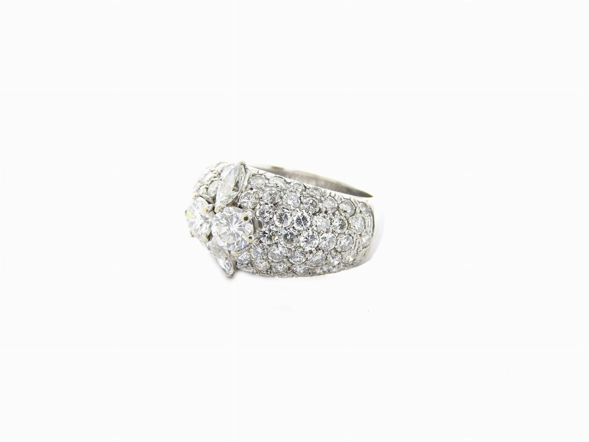 Anello a Fascia in Oro Bianco con Diamanti